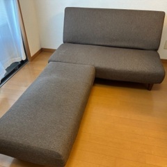 簡易ベッドにもなる⁉️ソファの画像