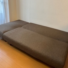 簡易ベッドにもなる⁉️ソファの画像