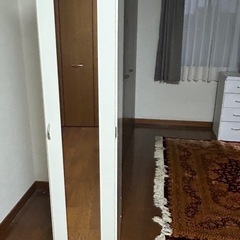 白いロッカー型の棚