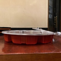 プラスチック製寿司桶麺桶1つと使い捨て寿司桶１３枚の画像