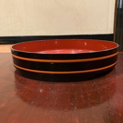 プラスチック製寿司桶麺桶1つと使い捨て寿司桶１３枚の画像