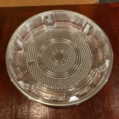 プラスチック製寿司桶麺桶1つと使い捨て寿司桶１３枚の画像