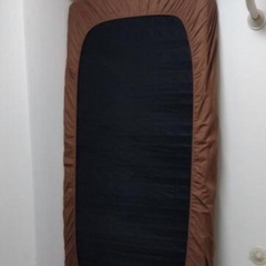 シングルサイズマットレス/カバー付でローベッドとして使用可能！の画像