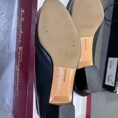 フェラガモ　パンプスの画像