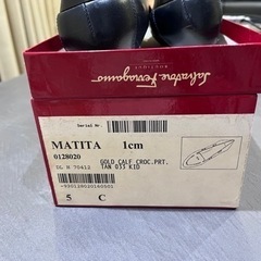 フェラガモ　パンプスの画像