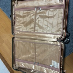 新品未使用スーツケース　大型66L
迷彩柄の画像