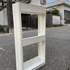 隙間収納の棚