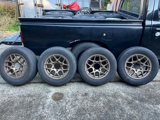 ハイエース、キャラバン　205/70R15