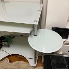 ガラス　パソコンデスク　の画像