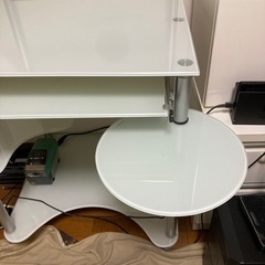 ガラス　パソコンデスク　の画像