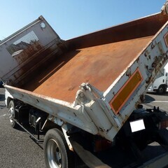 H.19年 いすゞ エルフ 三転ダンプ2.6tスムーサーMT ホワイト 走行55,000km  スムーサーＭＴ　ＡＳＲ　エアバック　集中ドアロック　検付き1年　　17063の画像