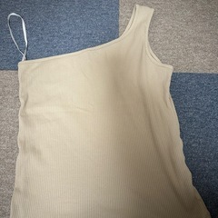 AZUL 肩出しトップスの画像