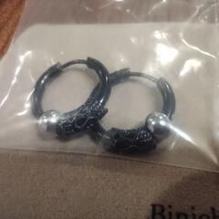 メンズ ピアス 黒 未使用の画像