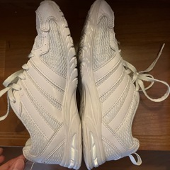 瞬足白スニーカー22㎝紐タイプの画像