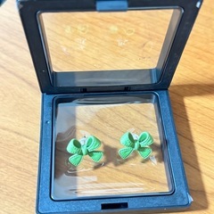 緑色リボン　ピアス