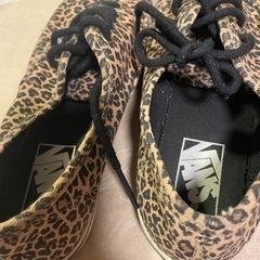 VANS レディーススニーカー