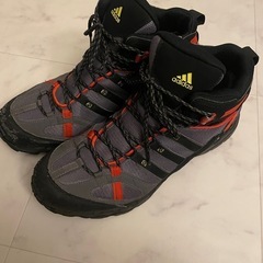 👟adidas　登山シューズ ゴアテックス 28cm