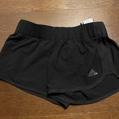 未使用　　adidasショートパンツ