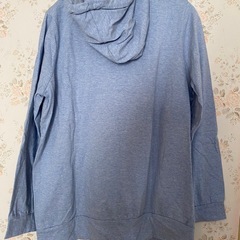 オリーブのゆったりパーカーの画像