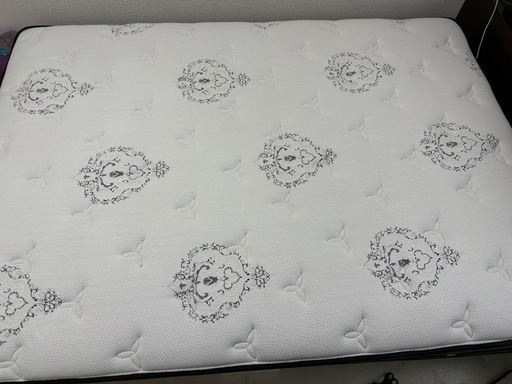 決まりました！18000円→15000円にディスカウント！ダブルベッド　マットレス　スイートデコレーションで購入にホテル枕つけます