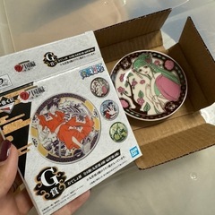 ワンピース 一番くじ 皿 光月日和(小紫)＆ワンピース 一番くじ 華ノ幕 Ｅ賞 小紫 手ぬぐいの画像