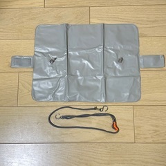 旅行BEAMSフード付き首クッション&足置きの画像