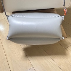 旅行BEAMSフード付き首クッション&足置きの画像