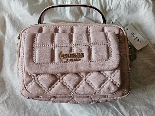 ポーチ GUESS