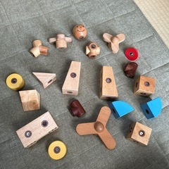 【しばらく休みます】磁石でくっつく積み木の画像