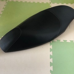 ヤマハNMAX125   純正シートの画像