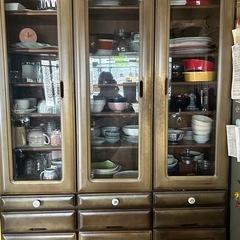 丈夫な食器棚&食卓テーブル