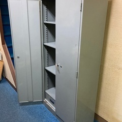 オフィス用　スチールロッカー　鍵付きの画像