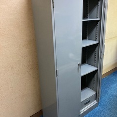 オフィス用　スチールロッカー　鍵付きの画像