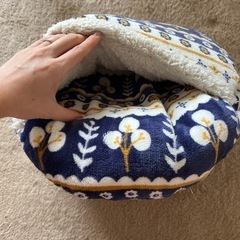 足温器　フットウォーマー　フットクッション　足入れクッション　足元あったか　足入れ　防寒グッズ　あったかグッズ　足元暖房　1人用　寒さ対策　クッションの画像