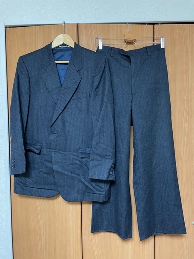 スリーピーススーツ