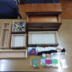 お針箱（裁縫道具入り）棚