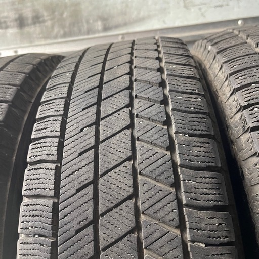 極上タイヤ　BRIDGESTONE ブリヂストン　ブリジストン　VRX3 185/65R15スタッドレス　タイヤ　2022年製　15イ