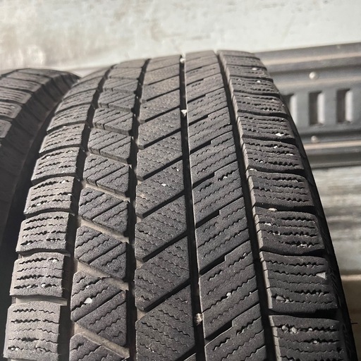 極上タイヤ　BRIDGESTONE ブリヂストン　ブリジストン　VRX3 185/65R15スタッドレス　タイヤ　2022年製　15イ
