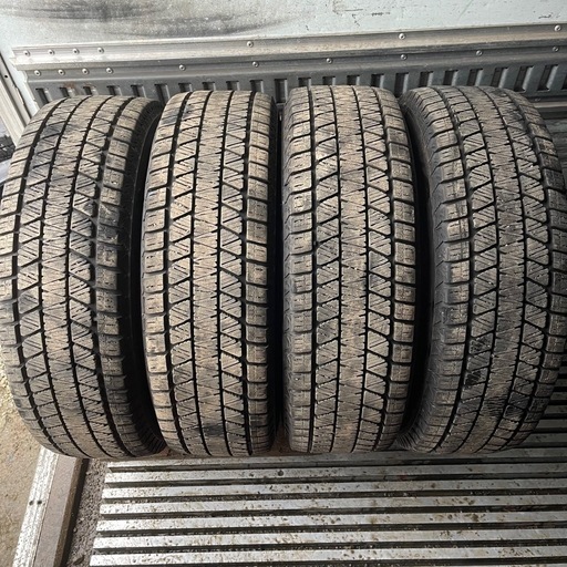 極上タイヤ　BRIDGESTONE ブリヂストン　ブリジストン　DM-V3 215/70R16 スタッドレス　タイヤ　2019年製　16インチ