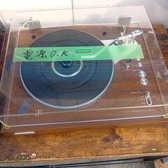 レコードプレーヤーとスピーカの画像