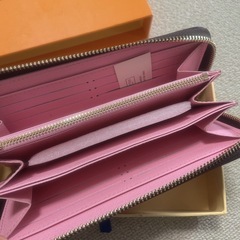 新品未使用✨VUITTON✨長財布の画像