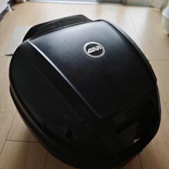 givi リヤボックス　トップボックス