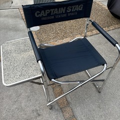 キャプテンスタッグ サイドテーブル付 アルミディレクターチェア の画像