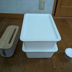 小物入れ2つ　アクセサリー入れ1つ　ケーブル収納1つ　