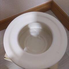 チーズフォンデュの鍋の画像