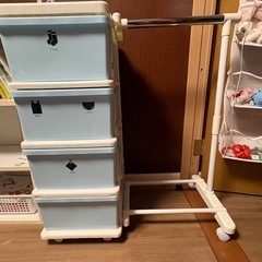無料！ ハンガー付きプラ収納タンス