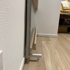 突っ張り 収納 おしゃれ ディスプレイラック 壁掛け 間仕切り パーテーション 壁面収納 棚 ラック スリム ディスプレイ LOWYAの画像