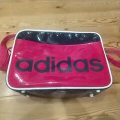   お値引きしました‼️adidasエナメルバッグ