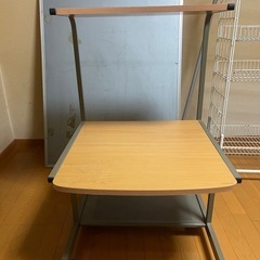 予定者確定　パソコンデスク　低め