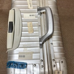 リモワスーツケースの画像